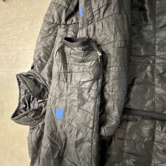 Patagonia Men's Black Puffer Jacket - Picture 6 of 10